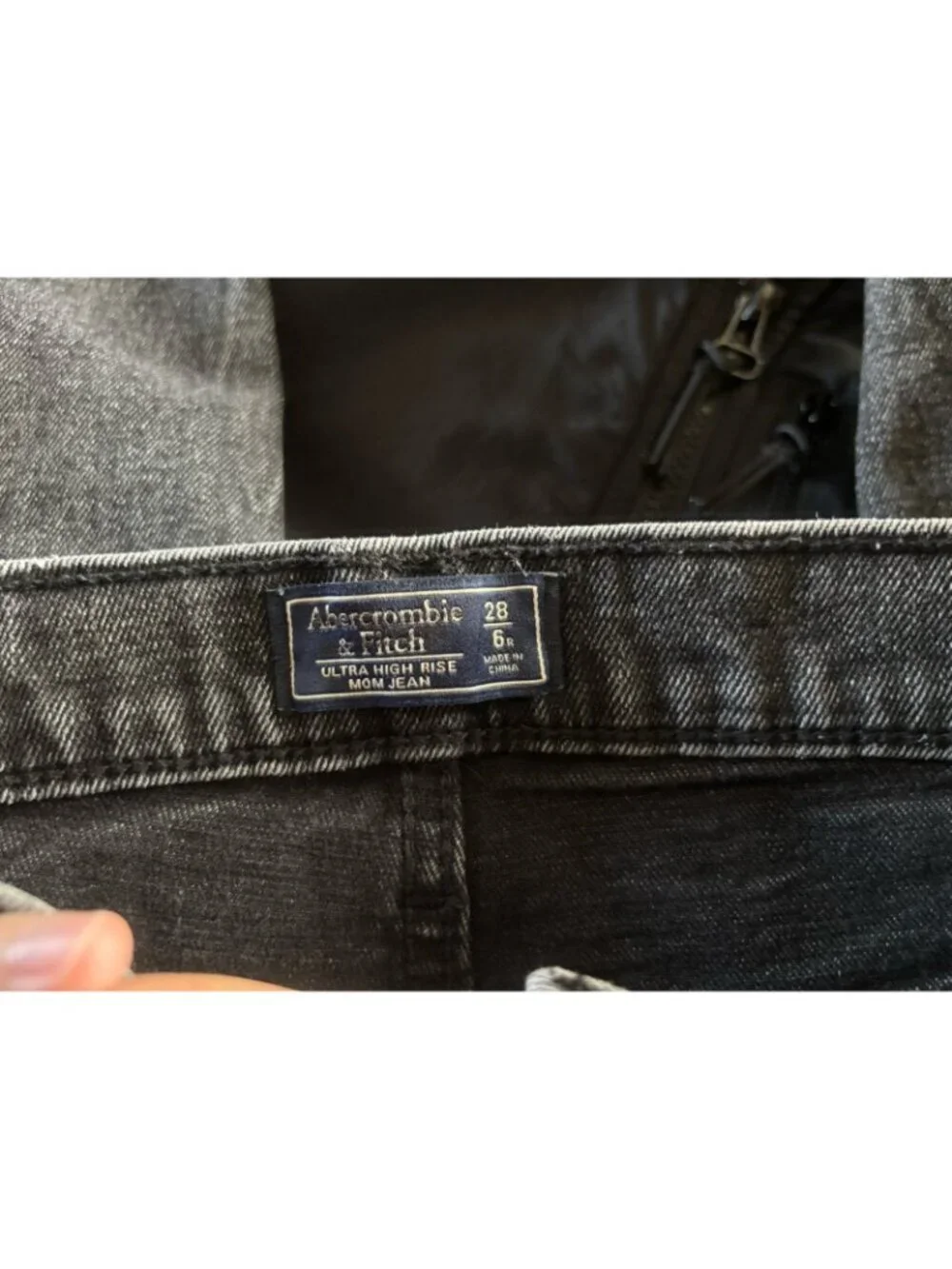 Abercrombie & Fitch Women's Black Jeans Ultra High Rise Mom Jeans Sz 28 6R